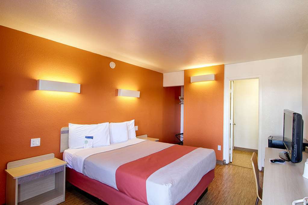 Hotel 6 San Diego, Ca Airport Harbor