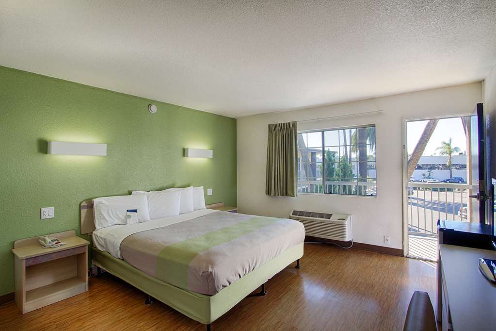 6 San Diego, Ca Airport Harbor Hotel San Diego