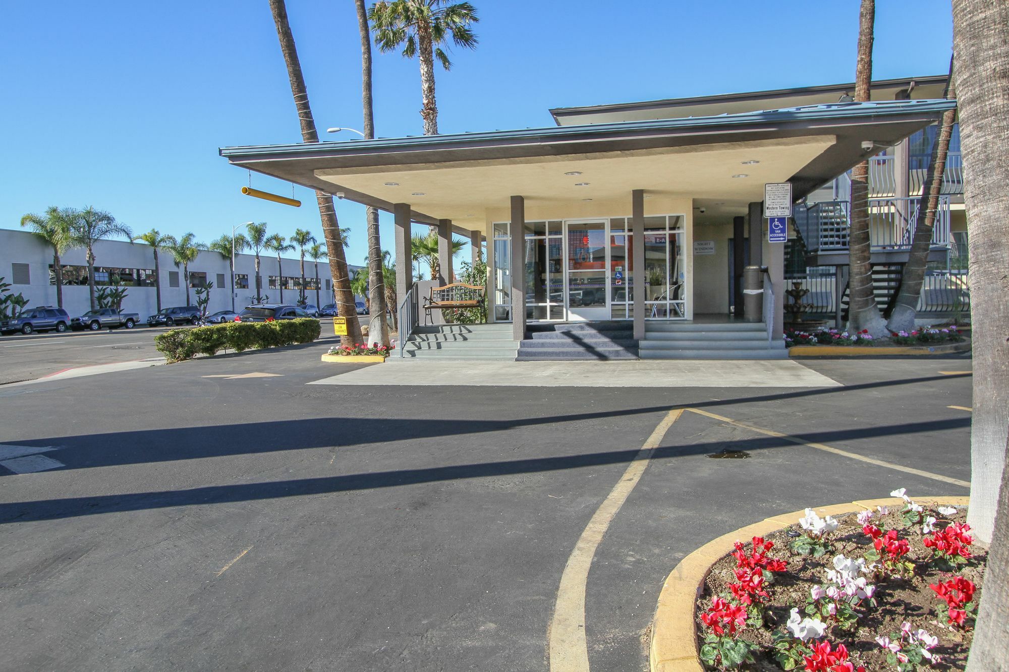 6 San Diego, Ca Airport Harbor Hotel 2*